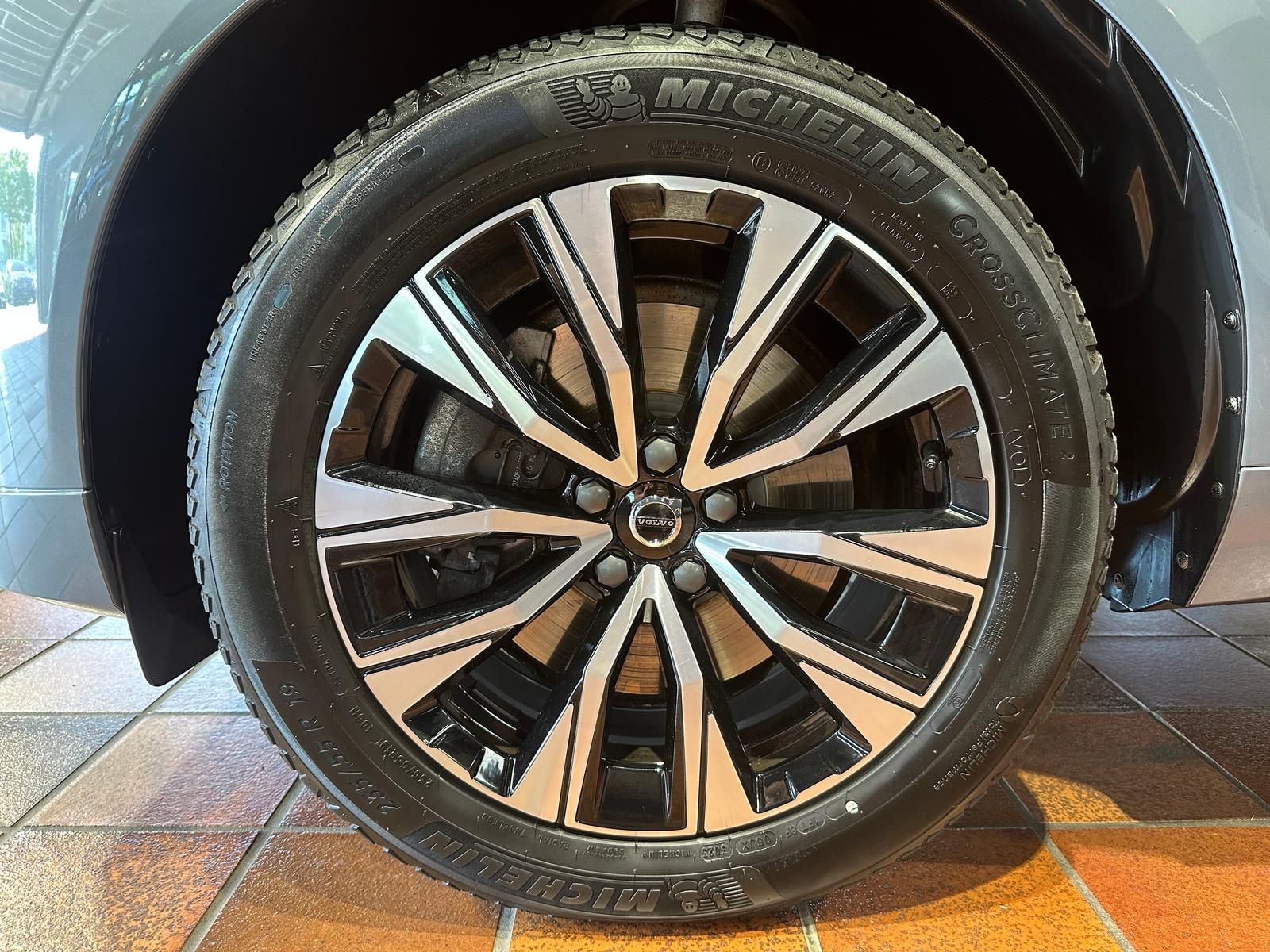 Volvo XC60 B4D AWD PLUS DARK VLED ACC HK 4xSHZ DRIV-AS
