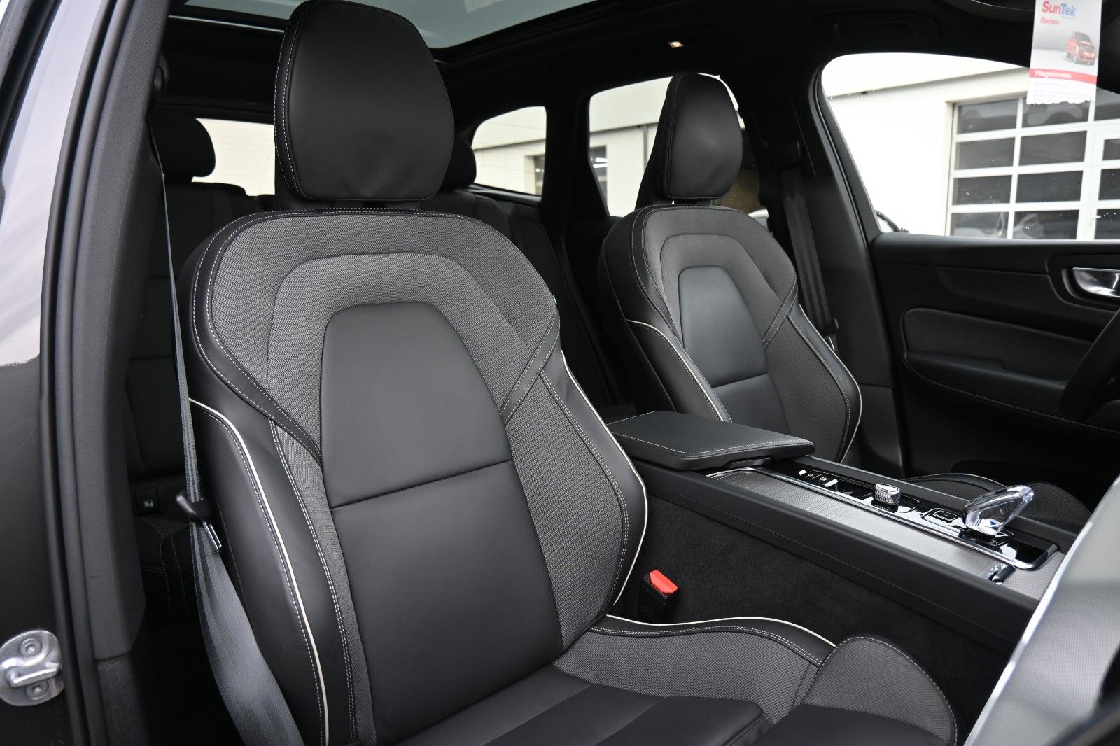 Volvo XC60 B4 AWD Ultimate Dark*LED*PANO*STHZ*
