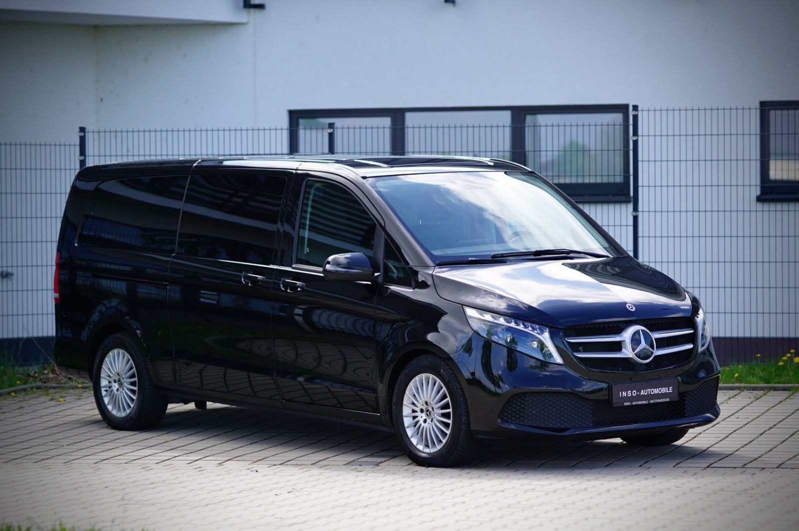 Mercedes-Benz V 300 EDITION - Samsaru's Car Outlet
