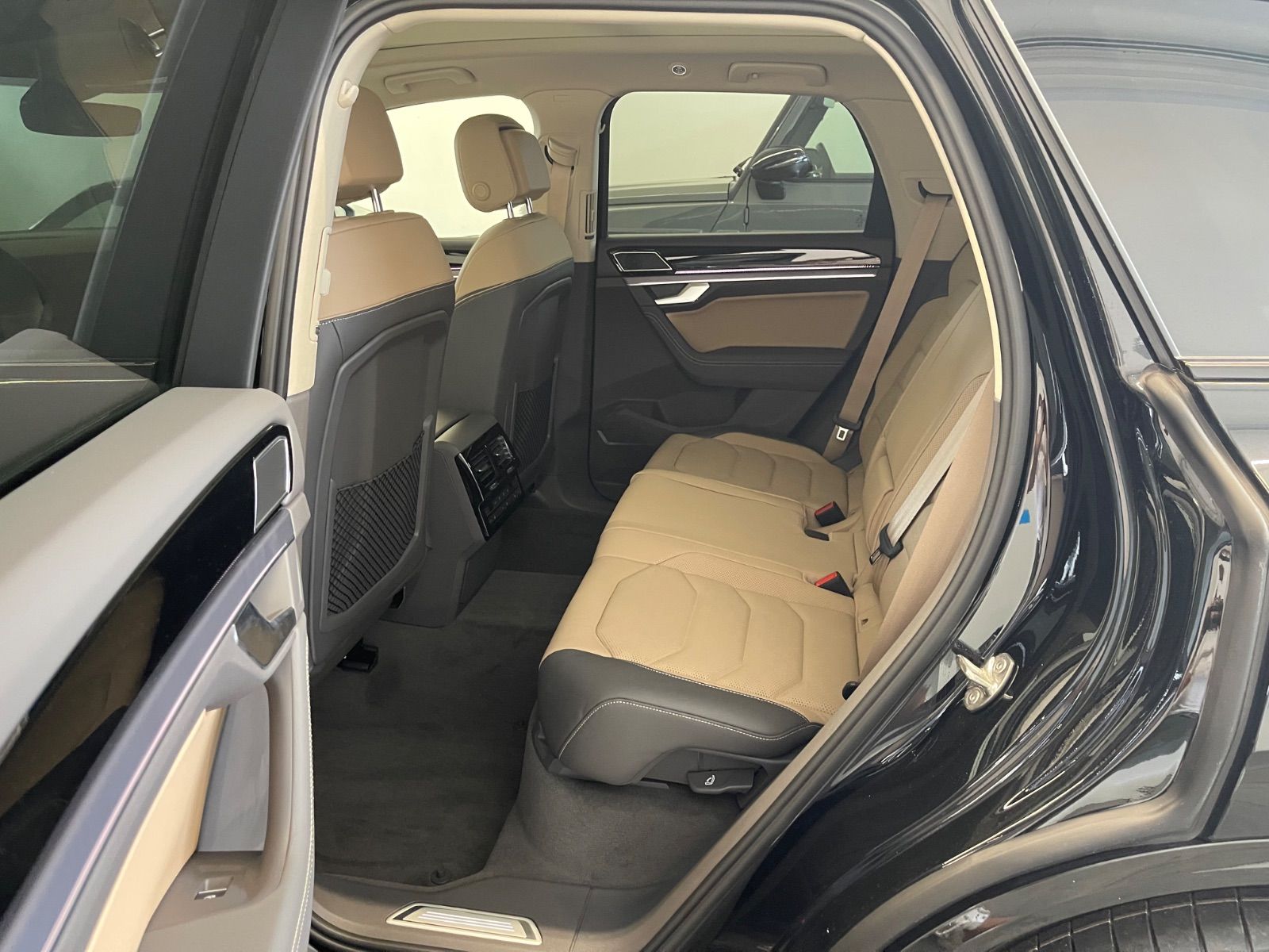 Volkswagen Touareg 3.0 TDI 4Motion R-Line Final Edition