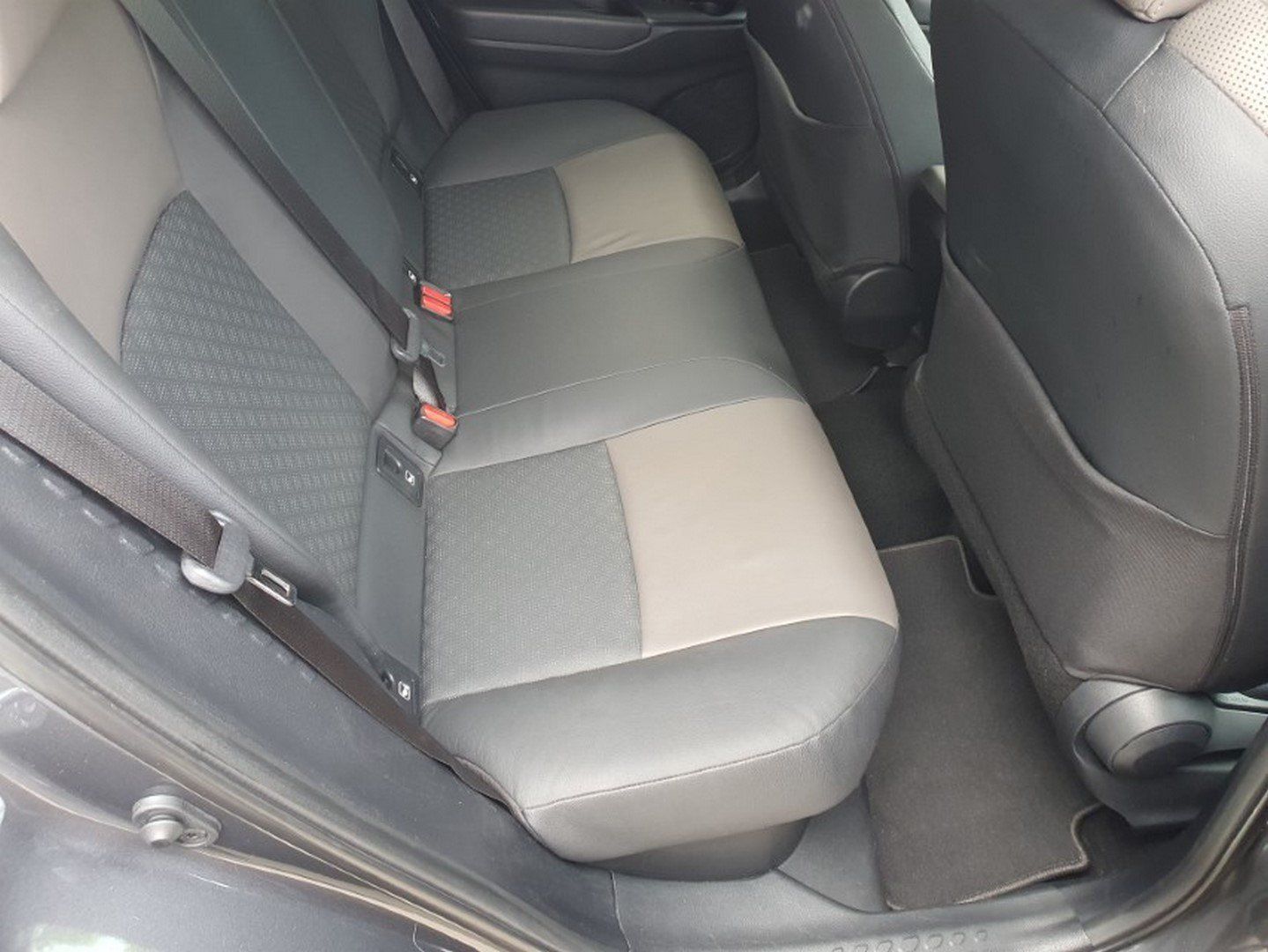 Toyota C-HR 2.0 Hybrid Lounge - Samsaru's Car Outlet
