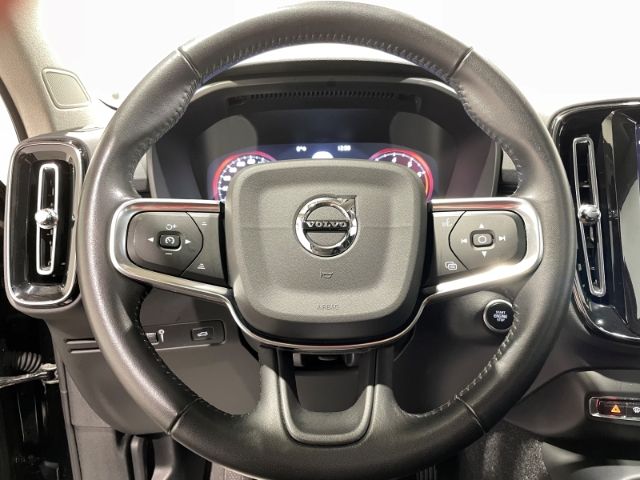 Volvo XC40 T3 Momentum Pro Automatik LED Navi Pano PDC