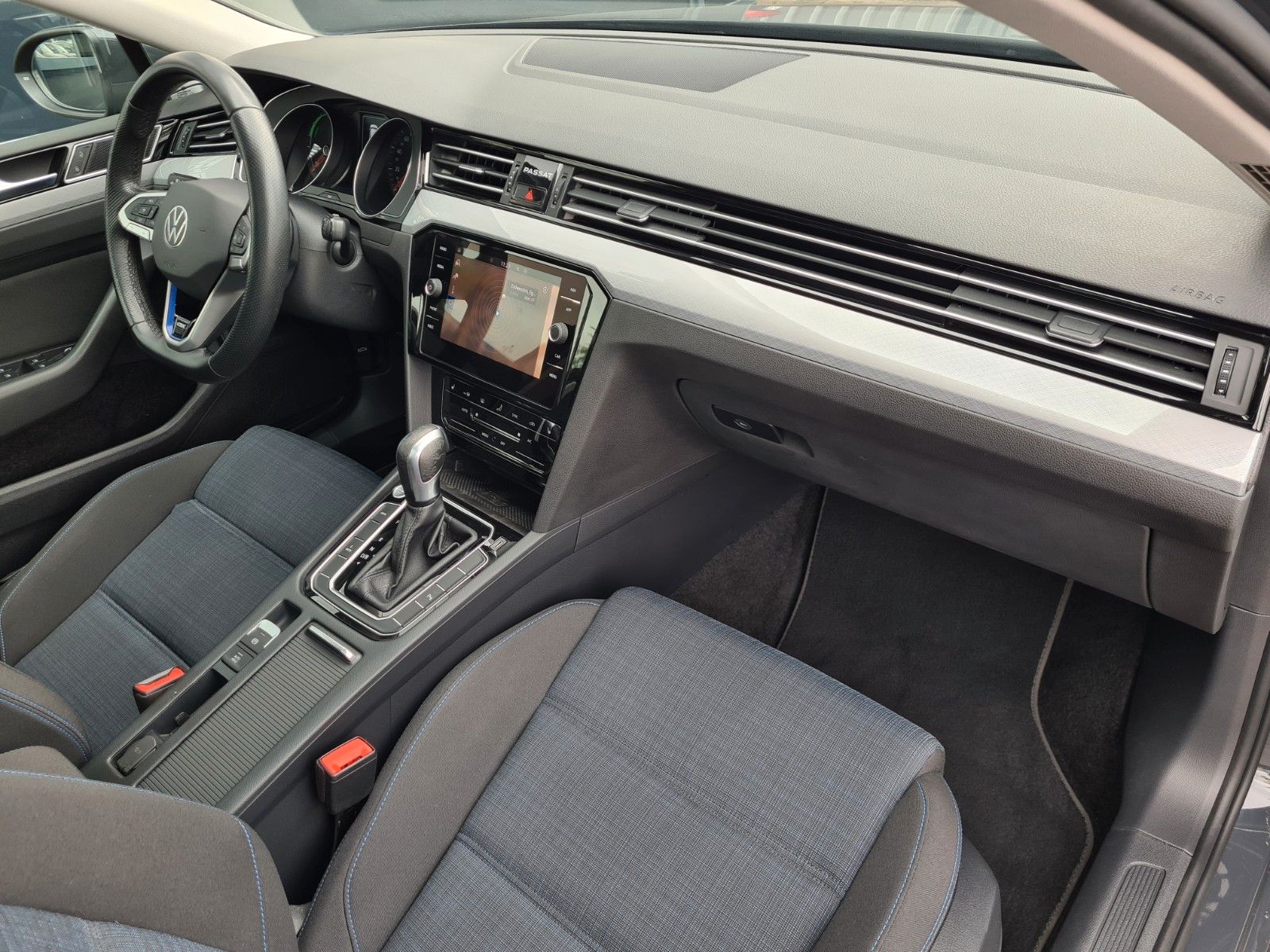 Volkswagen Passat Variant GTE - Samsaru's Car Outlet