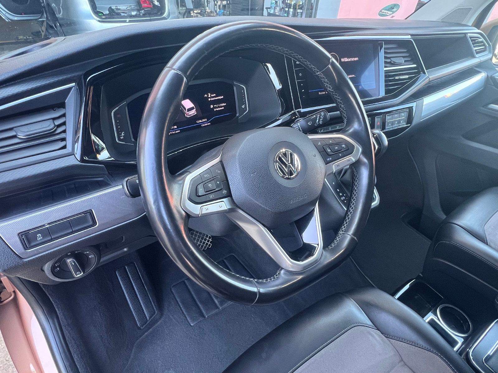 Volkswagen T6.1 Multivan Highline 4Motion - Samsaru's Car Outlet