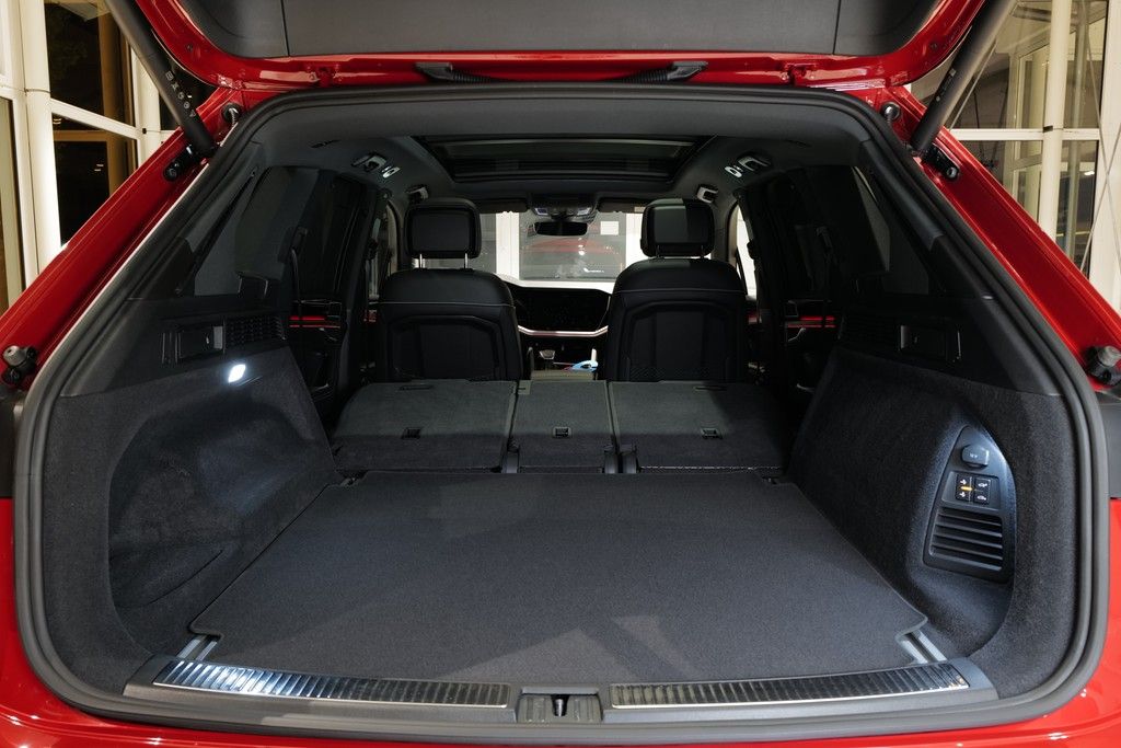 Volkswagen Touareg 3.0TDI R-Line - Samsaru's Car Outlet