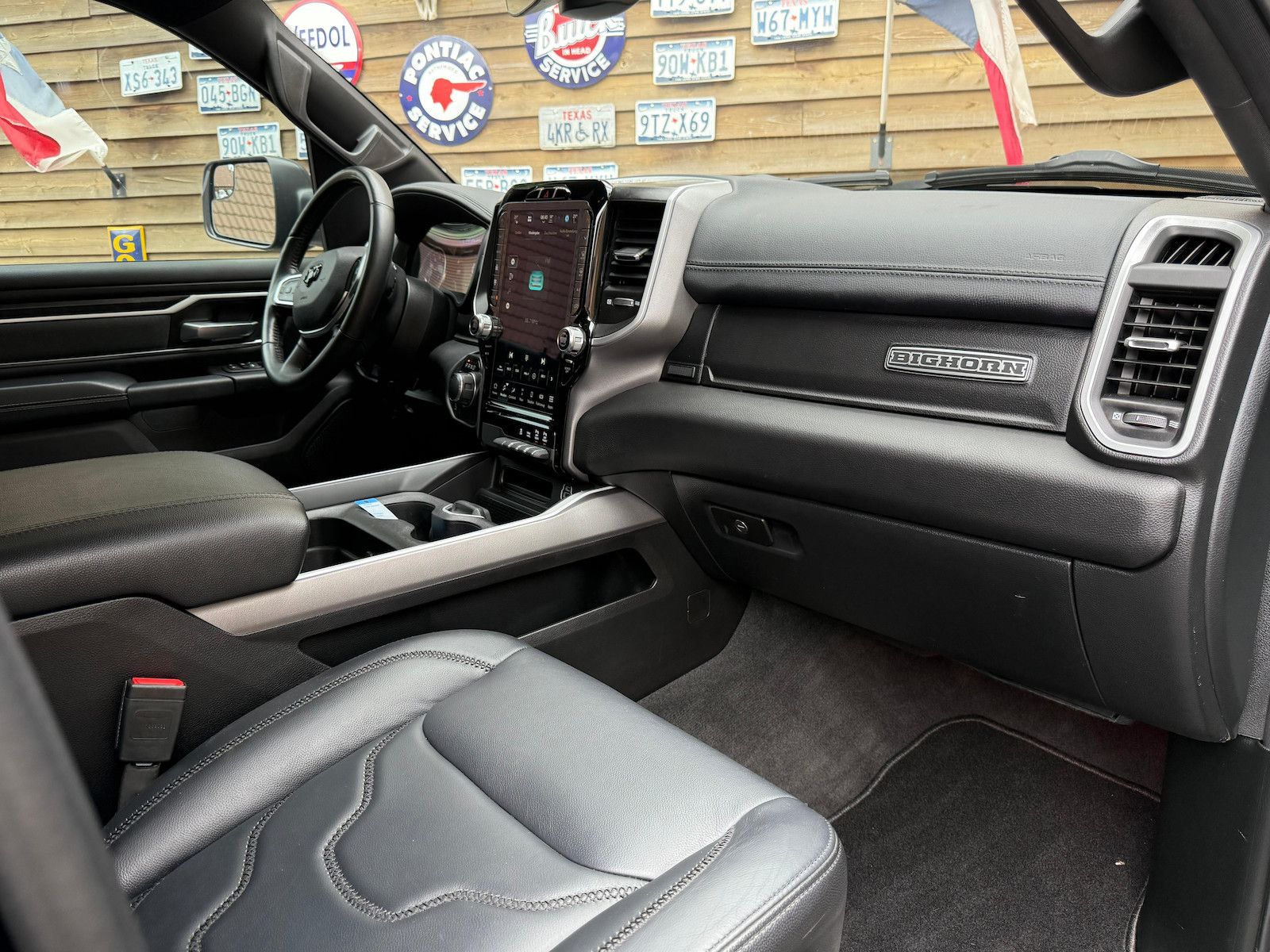 Dodge RAM 1500 6´´ BLACK WIDOW 5.7L 12´´ LED