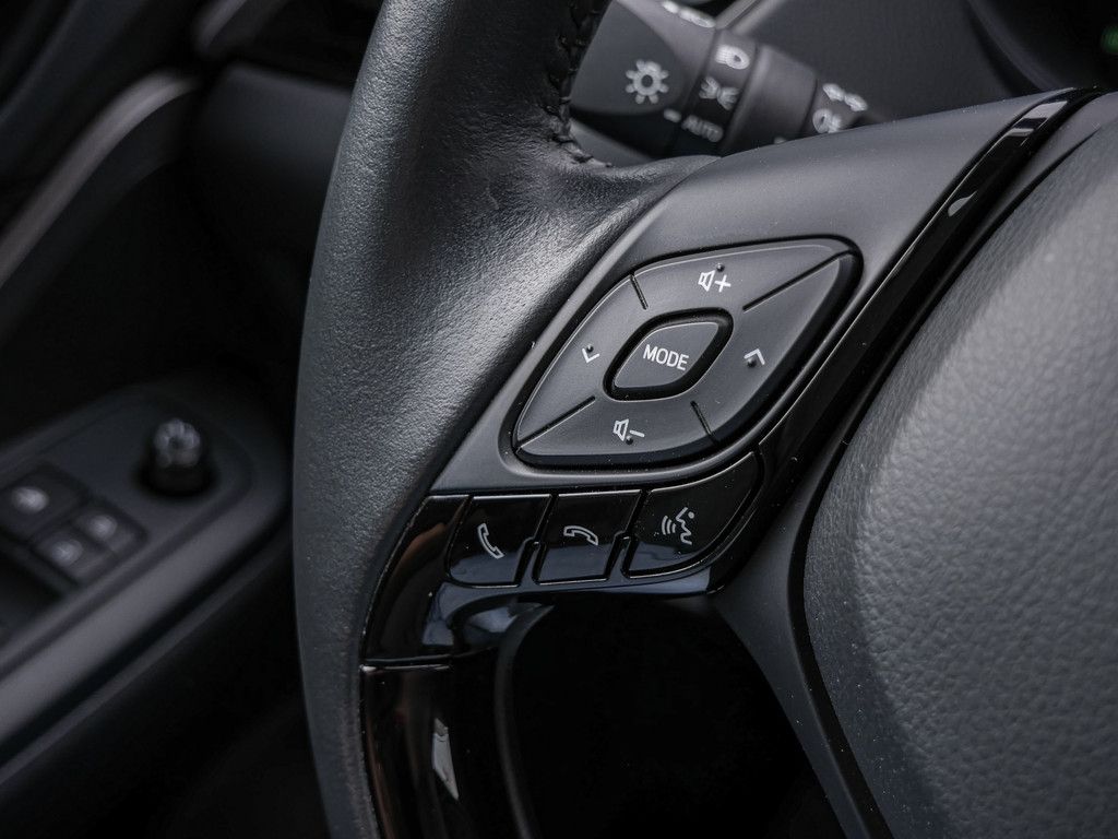 Toyota C-HR HYBRID Flow - Samsaru's Car Outlet