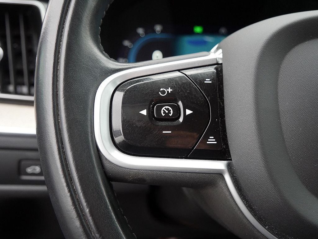 Volvo XC60 B4 Inscription AWD AHK FACEL. STANDHZ LED