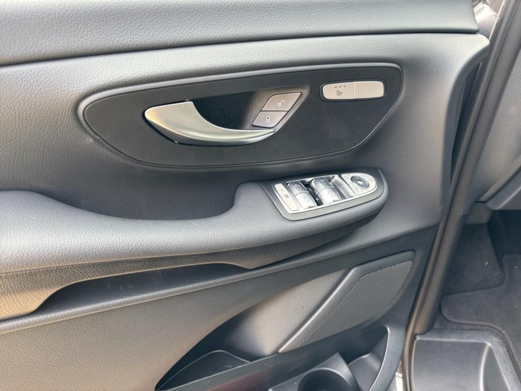 Mercedes-Benz V 220 d EDITION - Samsaru's Car Outlet