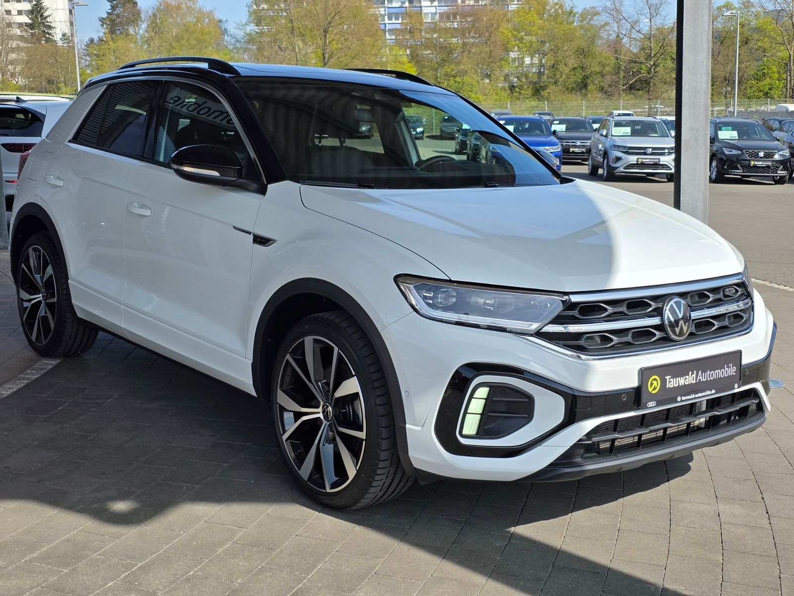Volkswagen T-Roc 2.0 TDI DSG R-Line - Samsaru's Car Outlet