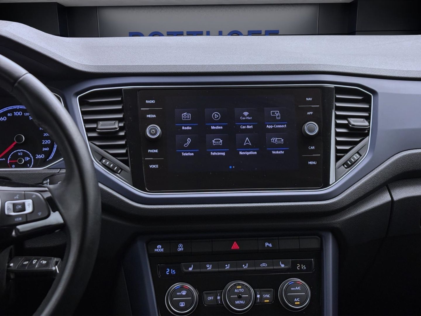Volkswagen T-Roc 1.0 TSI UNITED - Samsaru's Car Outlet