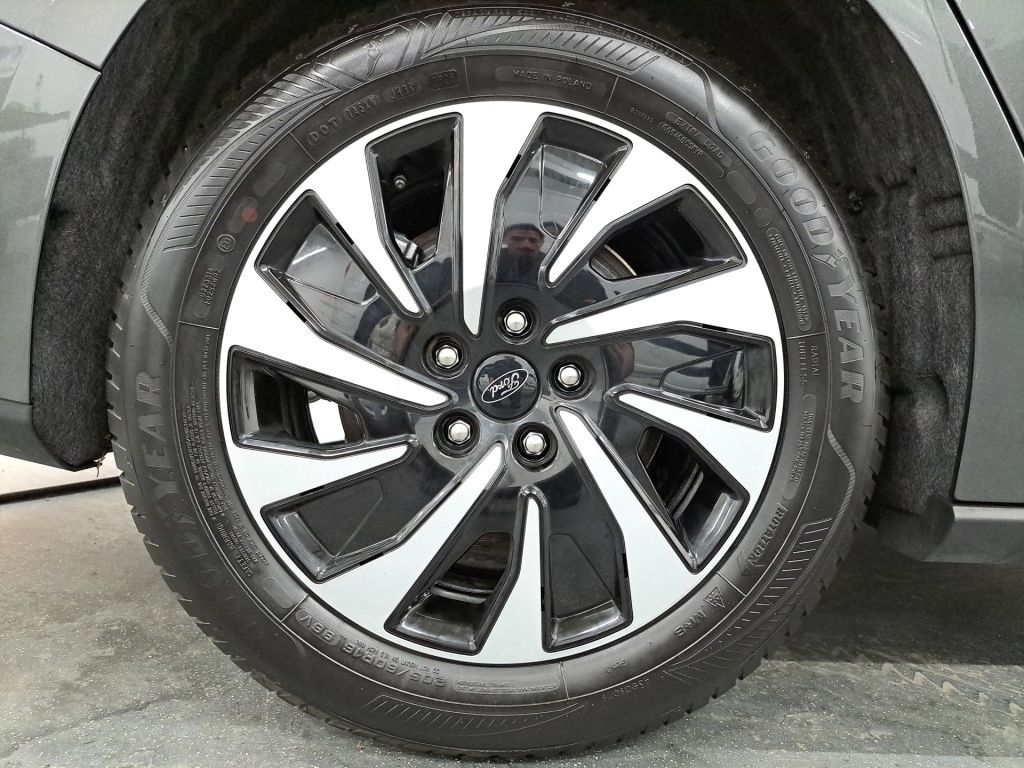 Ford Focus Turnier 1.5 Aut. TITANIUM NAVI RFK LED SHZ
