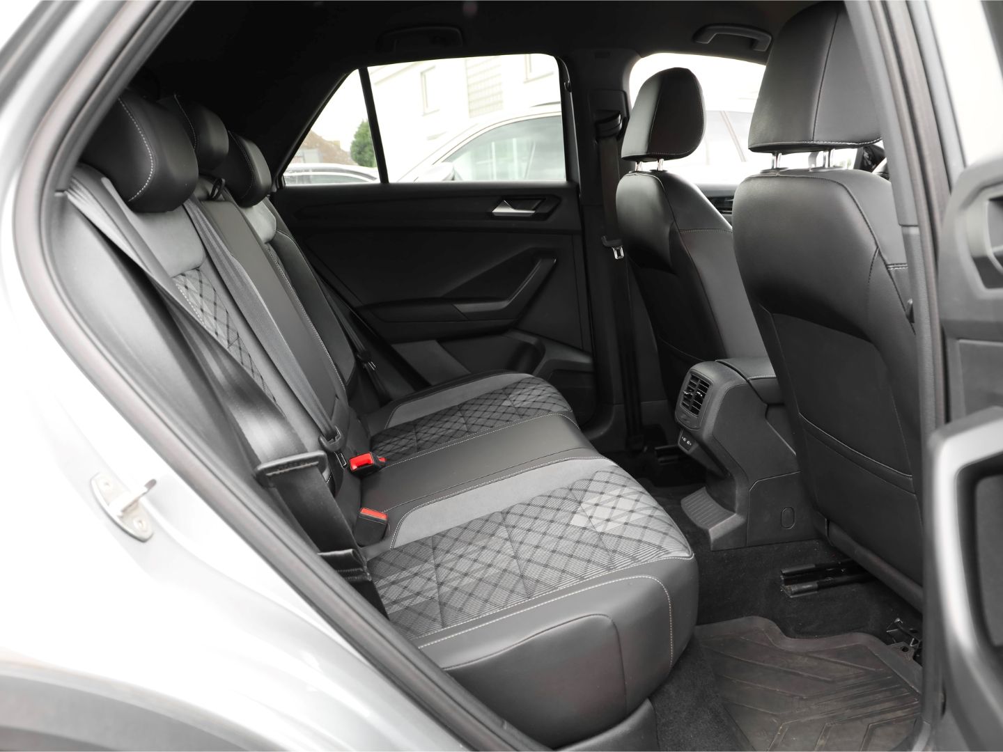Volkswagen T-Roc R-LINE BLACK - Samsaru's Car Outlet