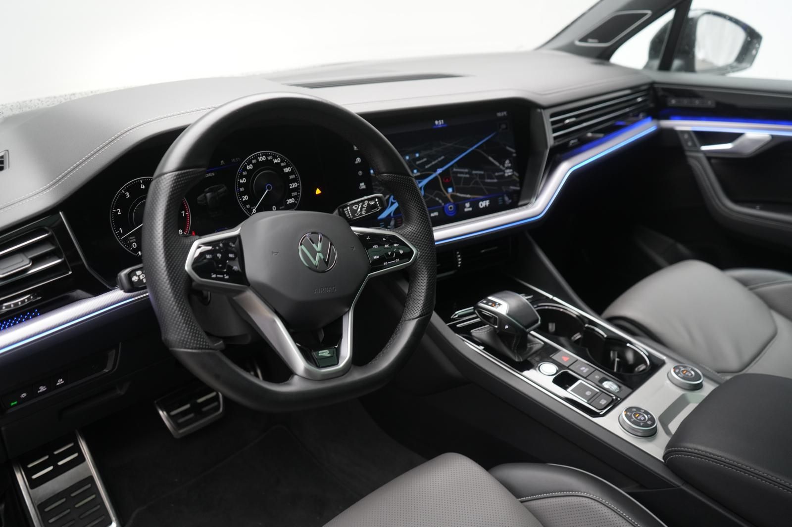 Volkswagen Touareg R-Line 3.0 TSI 22"/Matrix/STHZ/Pano/Luft
