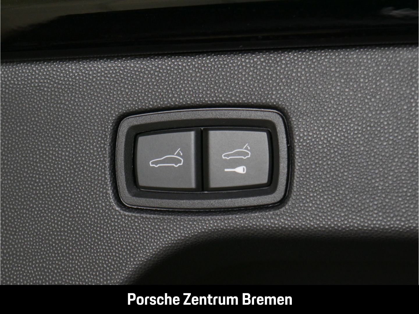 Porsche Macan Electric Turbo Sportpaket - Samsaru's Car Outlet