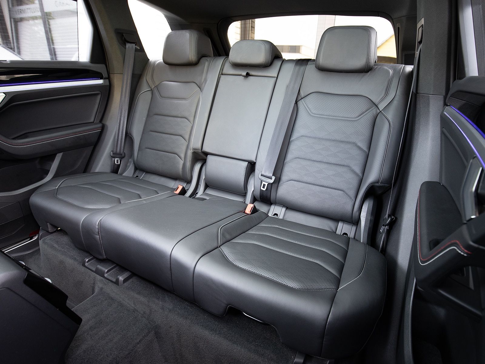 Volkswagen Touareg R-Line EDITION20 - Samsaru's Car Outlet