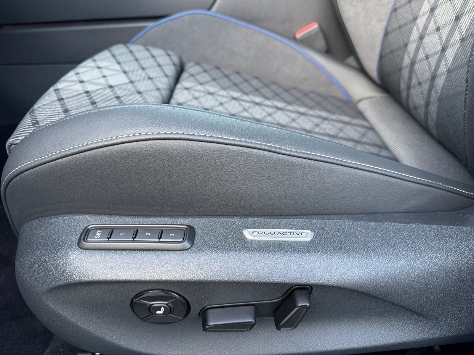 Volkswagen Passat Variant R-Line TDI DSG 4Motion|AHK|NAVI|A