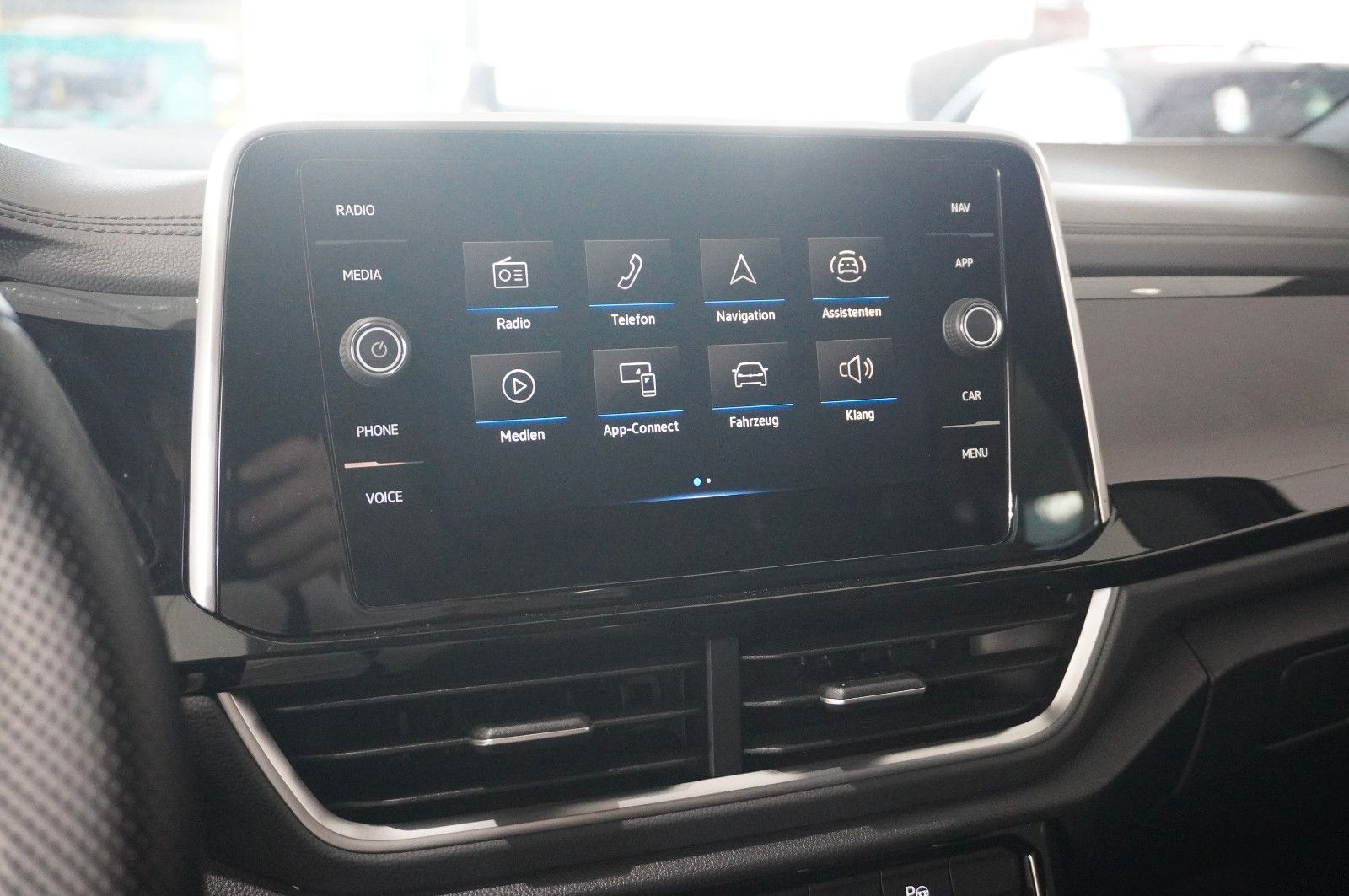 Volkswagen T-Roc 2.0D R-LINE 4MOTION - Samsaru's Car Outlet