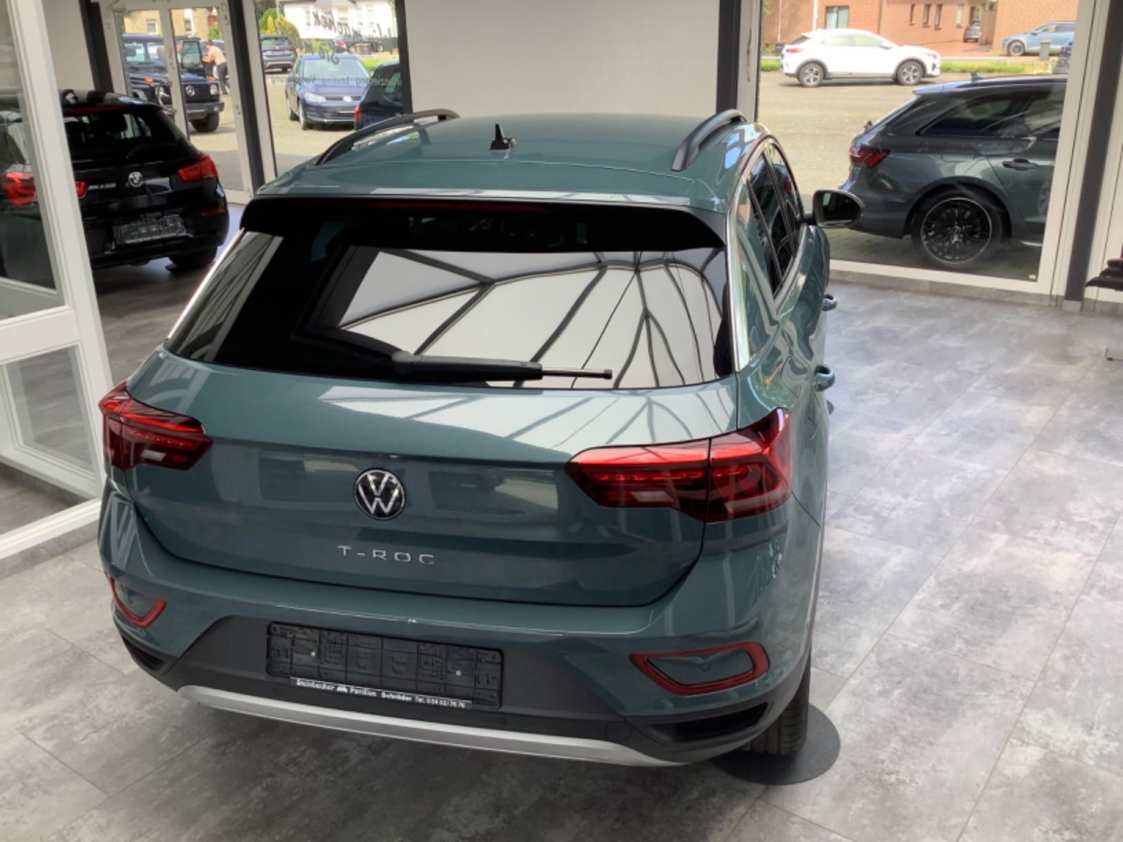 Volkswagen T-Roc Life DSG - Samsaru's Car Outlet