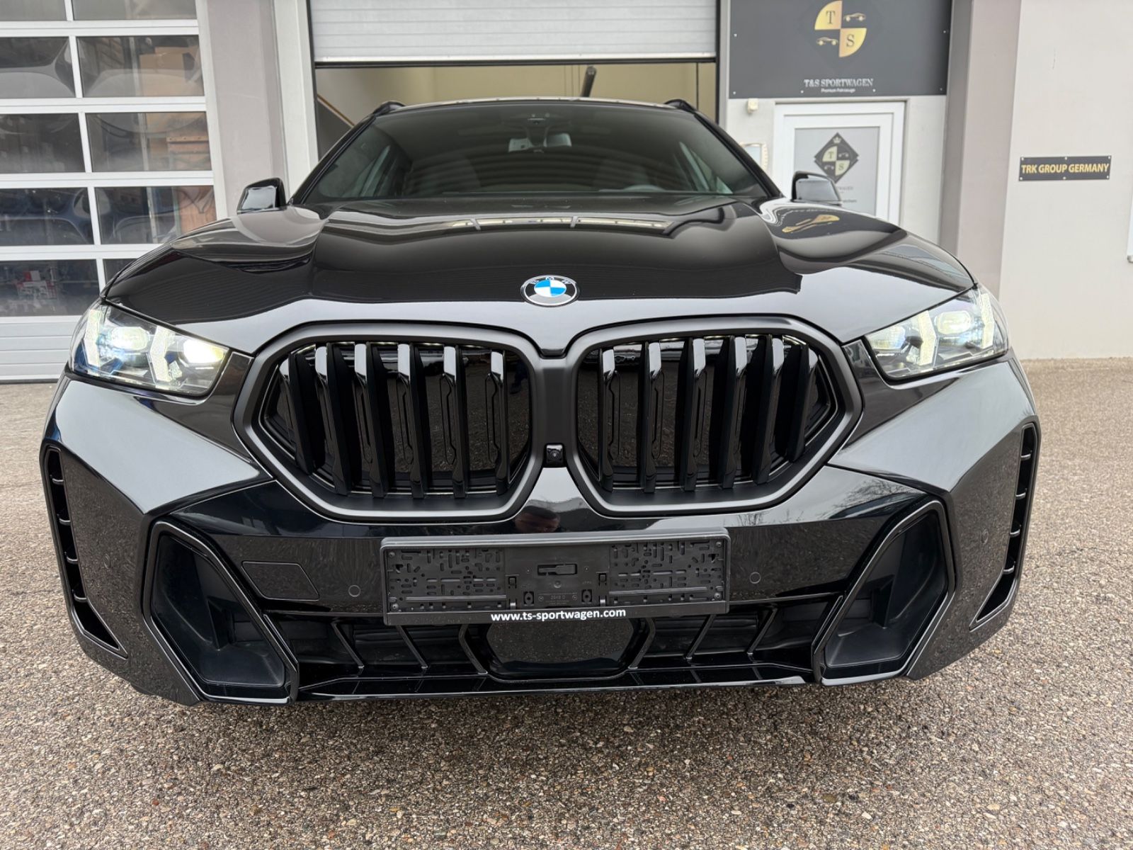 BMW X6 40 i xDrive M Sport - Samsaru's Car Outlet