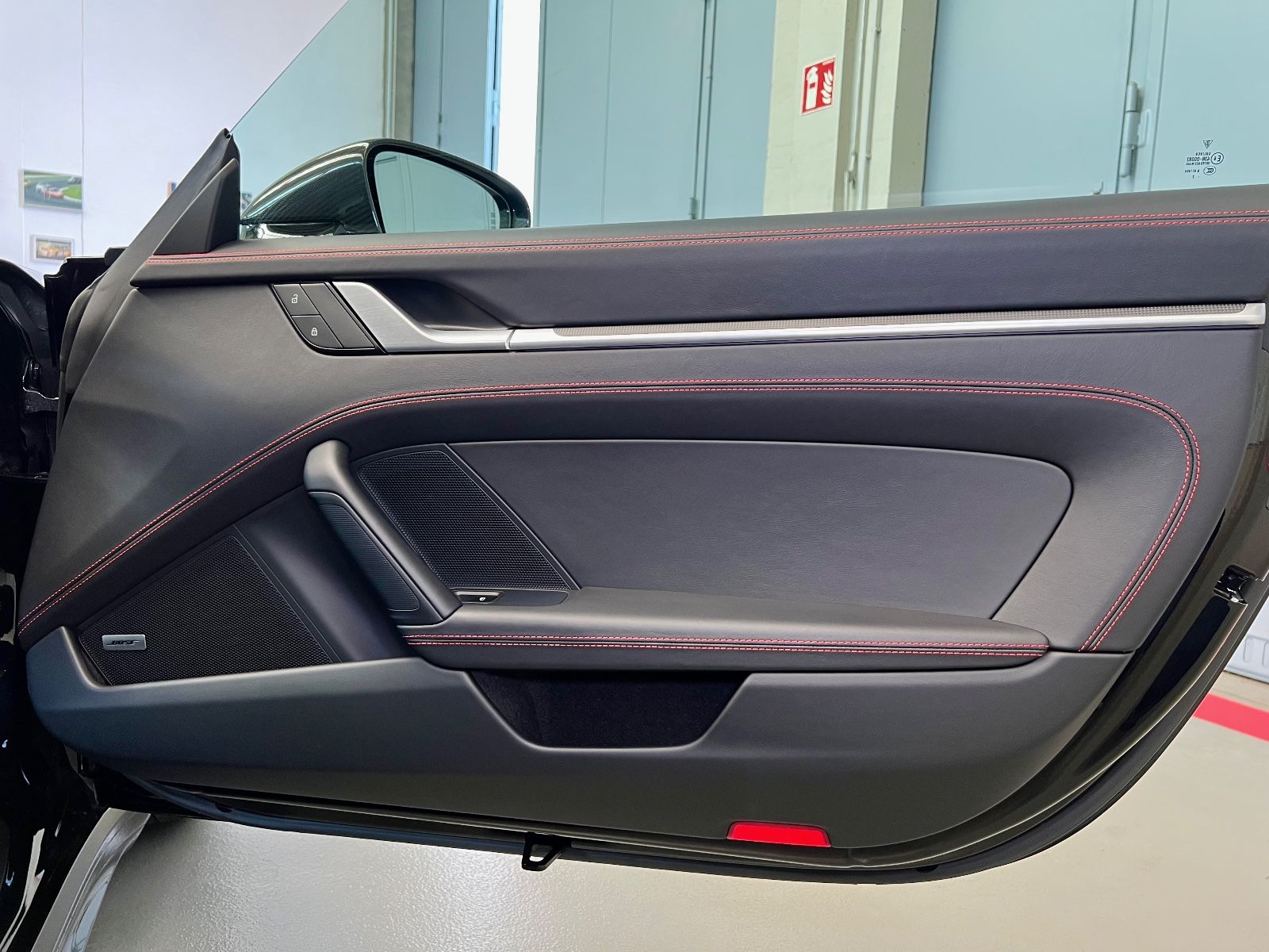 Porsche 992 Carrera S - Samsaru's Car Outlet