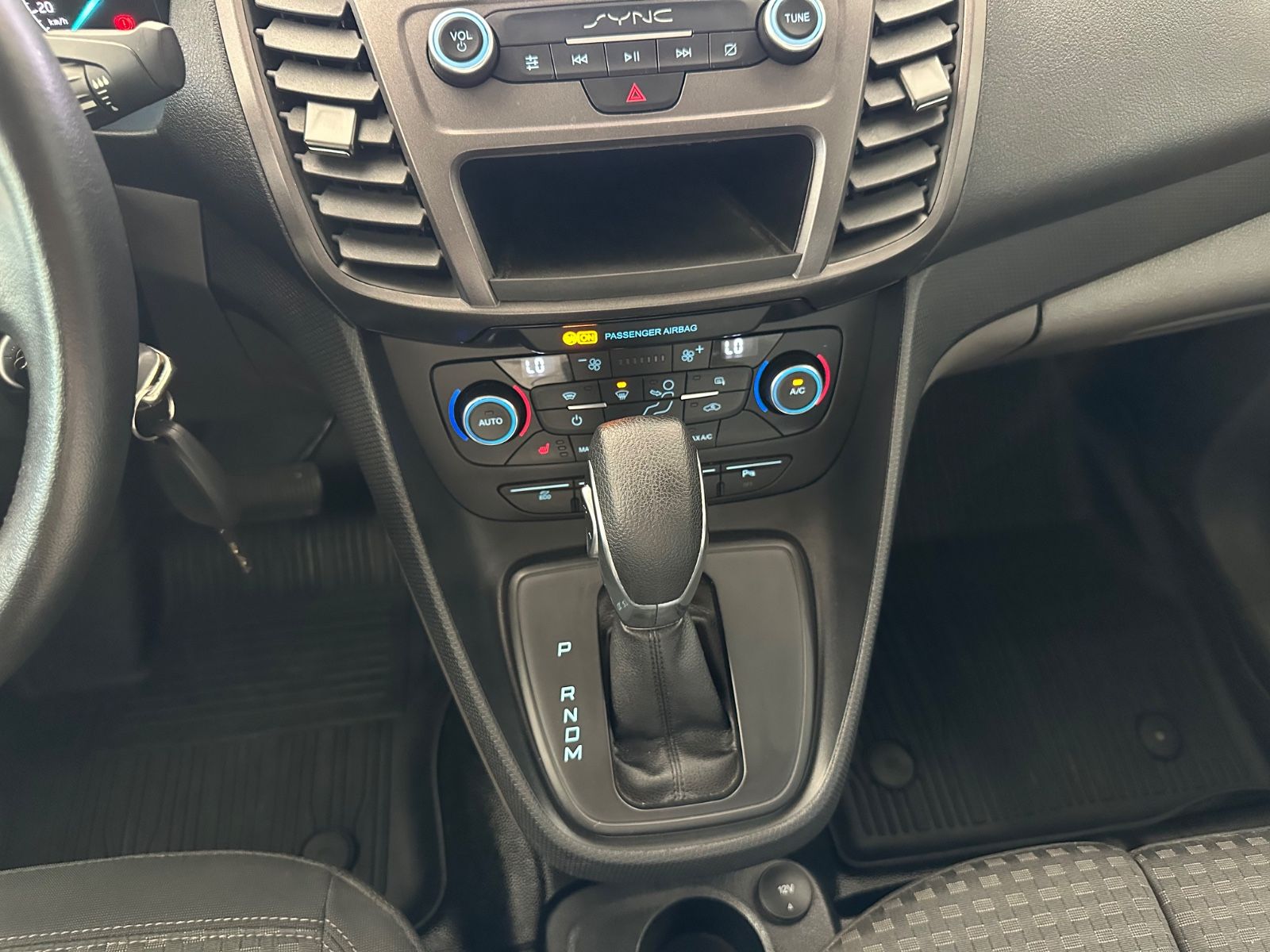 Ford Transit Connect Kasten 220 L1 S&S Aut - Samsaru's Car Outlet