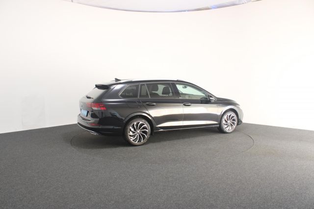 Volkswagen Golf VIII Variant 1.0 eTSI DSG Move - Samsaru's Car Outlet