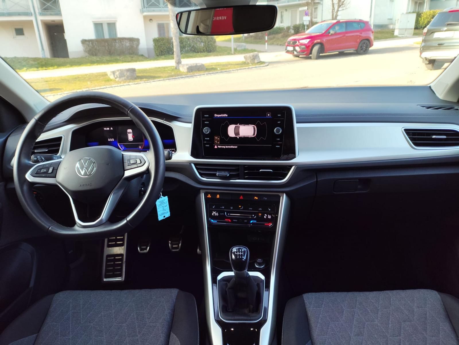 Volkswagen T-Roc 1.0 TSI Move - Samsaru's Car Outlet