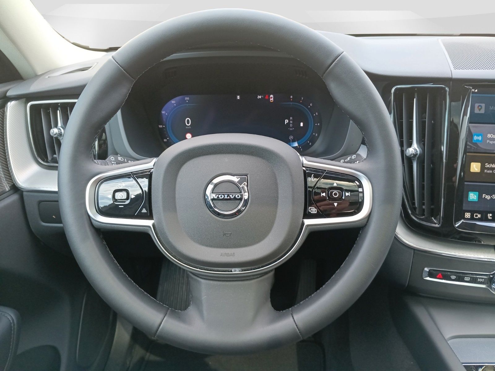 Volvo XC60 B5 AWD Plus Dark - Samsaru's Car Outlet
