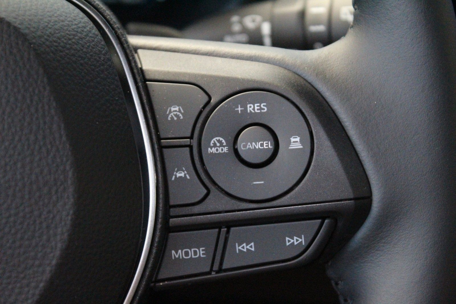 Toyota Corolla Touring Sports 1.8 Hybrid - Samsaru's Car Outlet