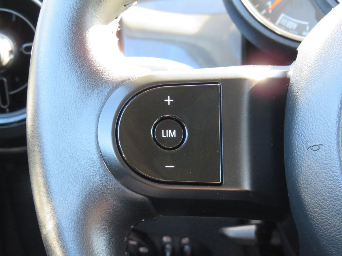 MINI One Mini Essential Trim - Samsaru's Car Outlet