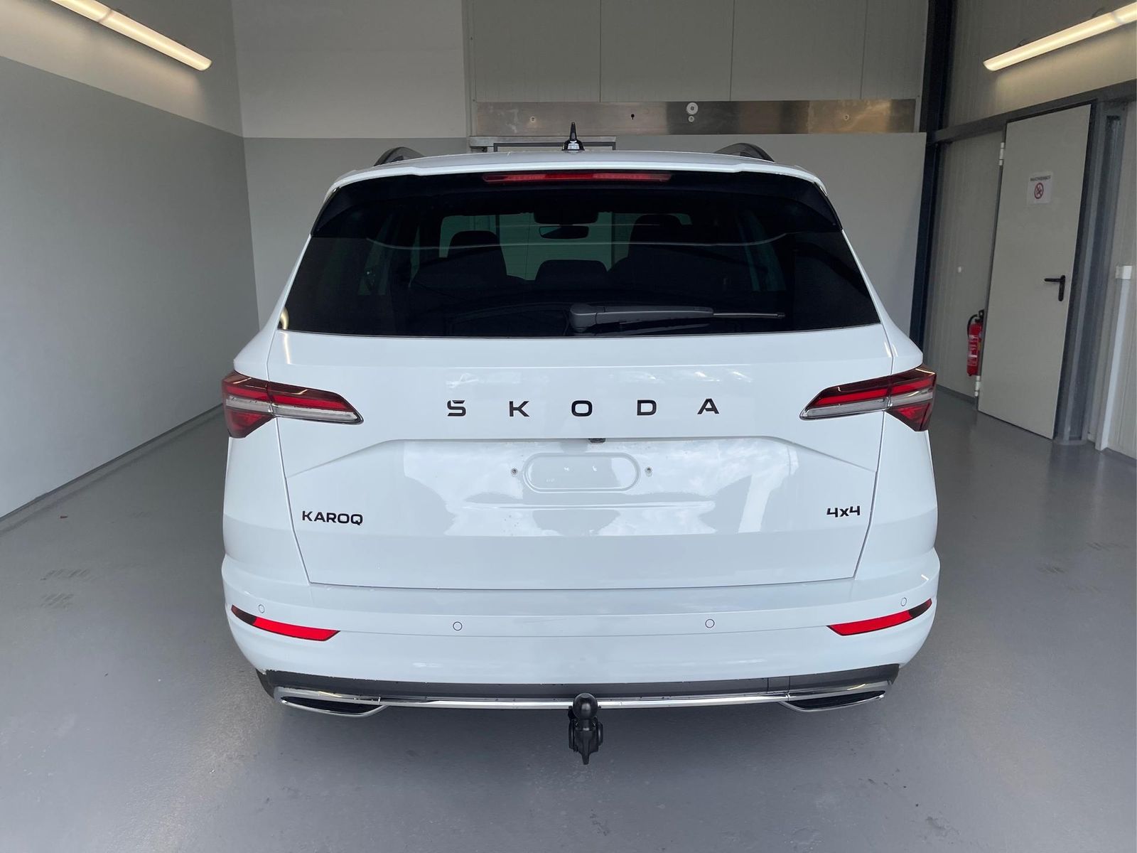 Skoda Karoq Sportline TSI 4x4 360°+19 Zoll+Navi+AHK...