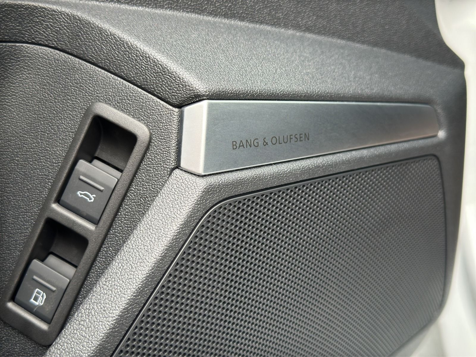 Audi A3 Sportback 45 TFSI e S line - Samsaru's Car Outlet