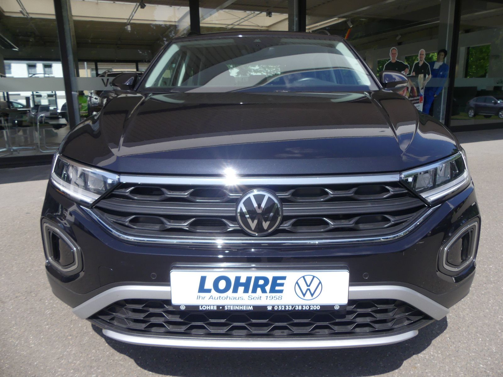 Volkswagen T-Roc 1.5 TSI Life - Samsaru's Car Outlet