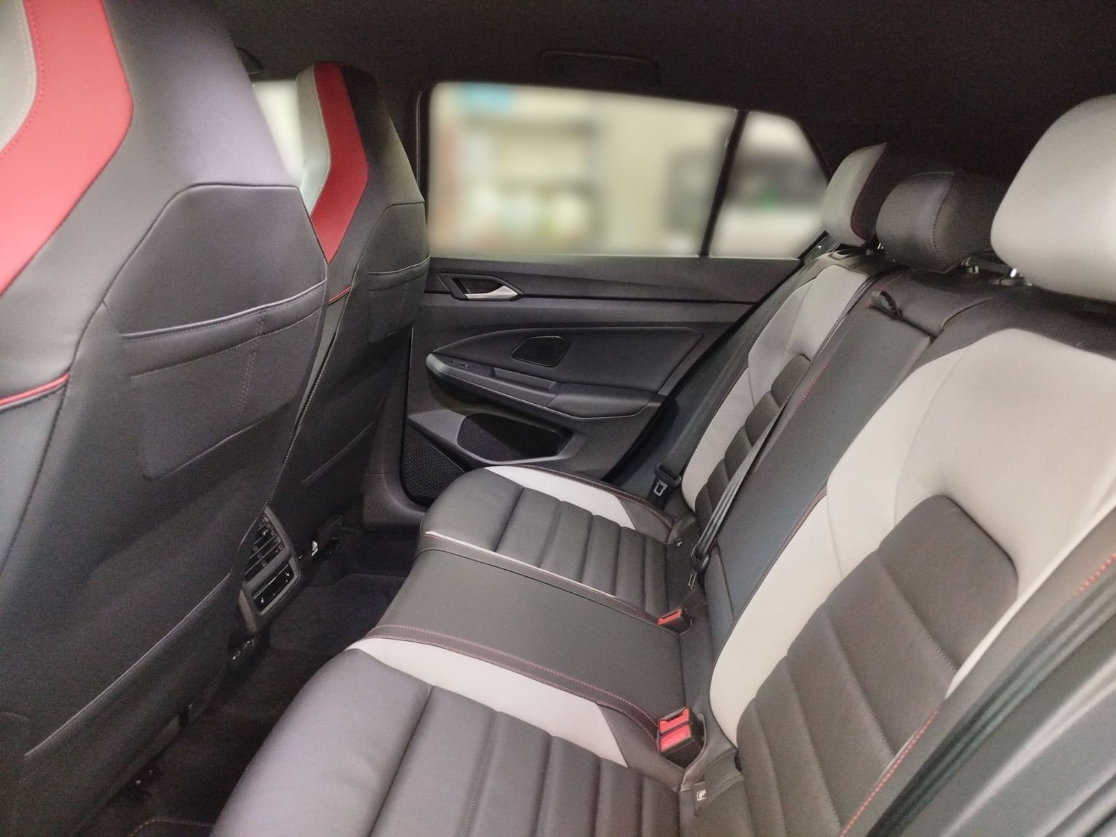 Volkswagen Golf VIII GTI 2,0 l TSI OPF 195 kW (265 PS)  DSG