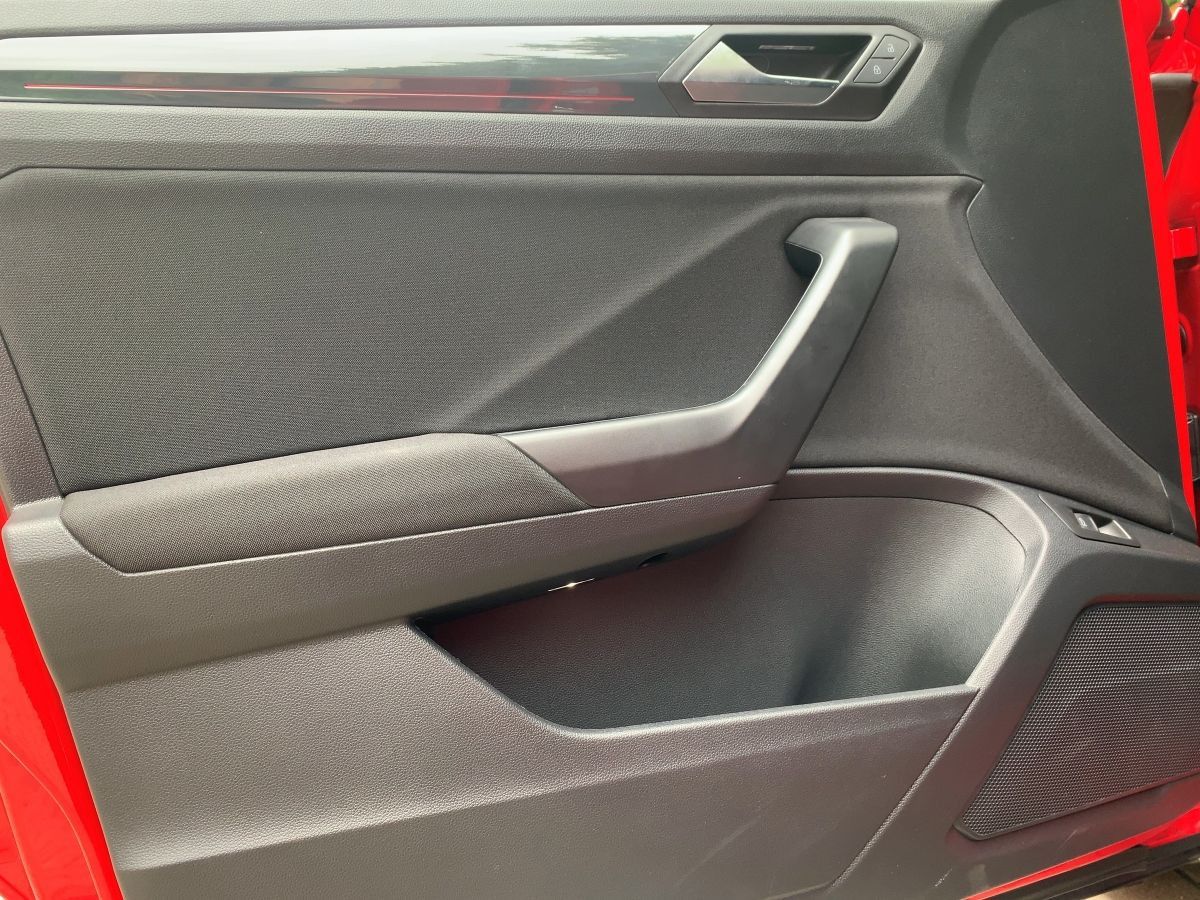 Volkswagen T-Roc 1.5 TSI DSG SPORT - Samsaru's Car Outlet