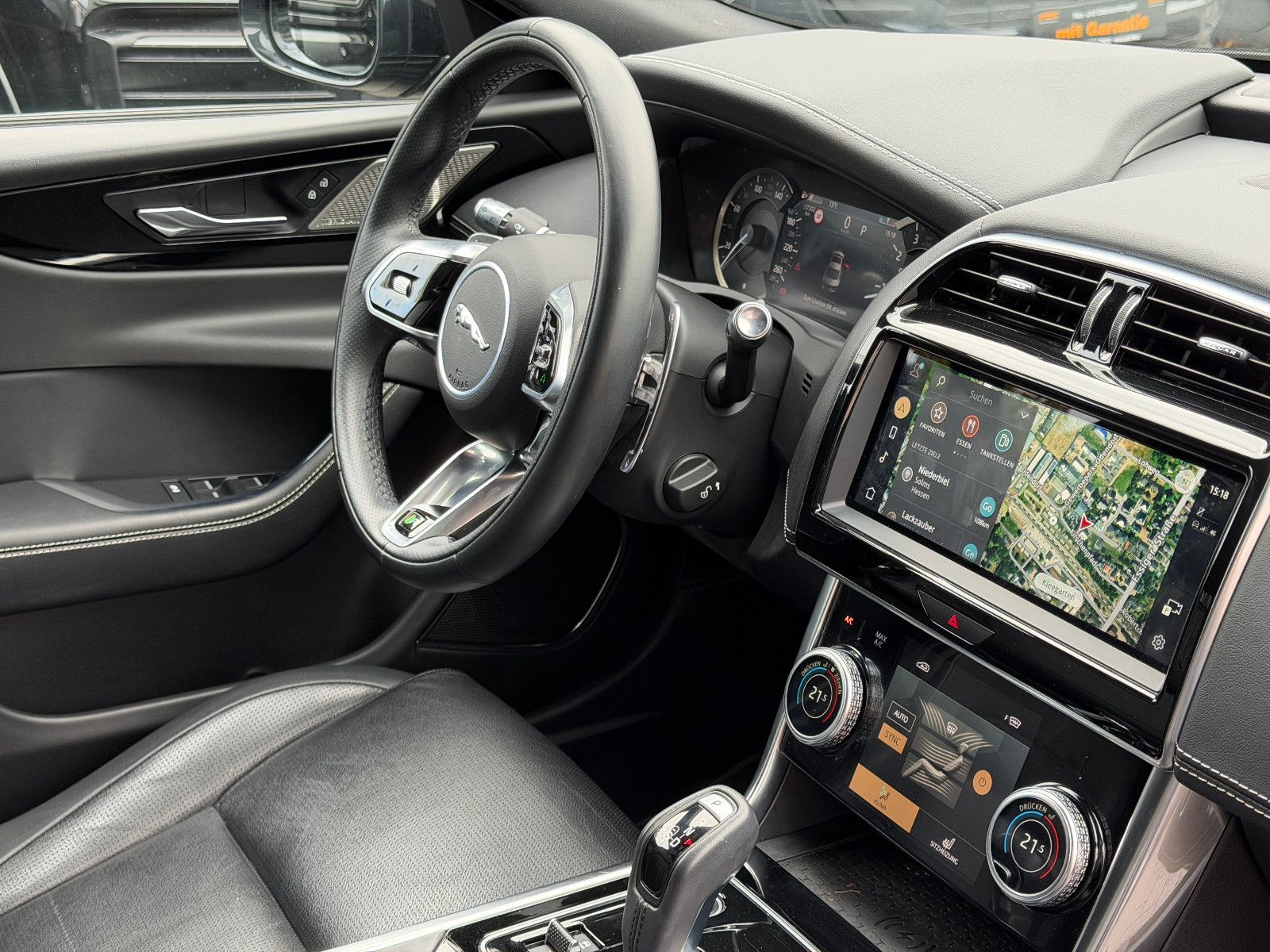 Jaguar XE R-Dynamic Black/PANO/360''KAM/MERIDIAN/LED