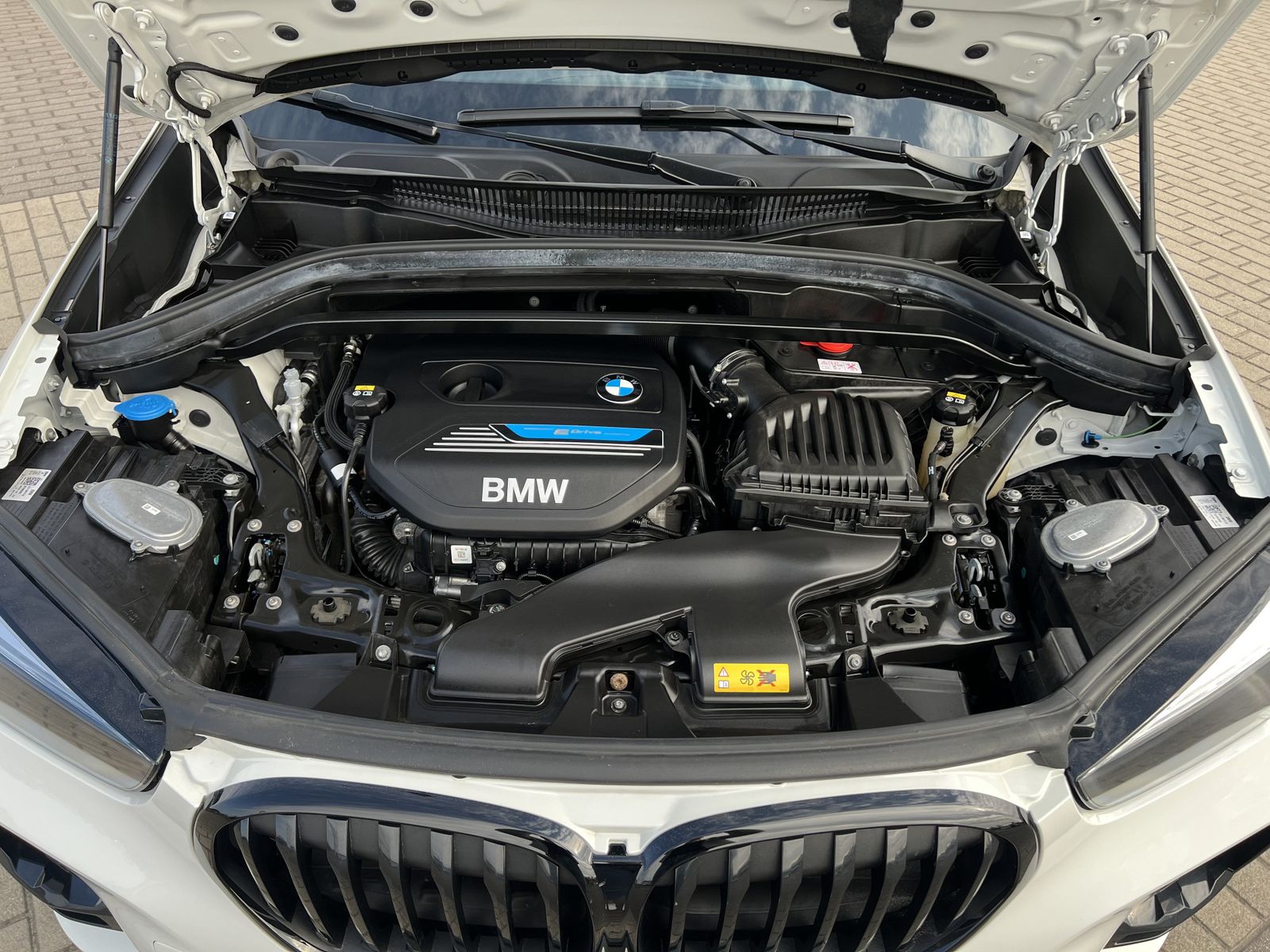 BMW X1 xDrive25e M Sportpaket - Samsaru's Car Outlet