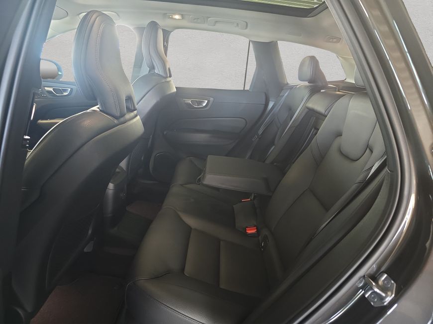 Volvo XC60 T8 AWD Recharge Inscription - Samsaru's Car Outlet