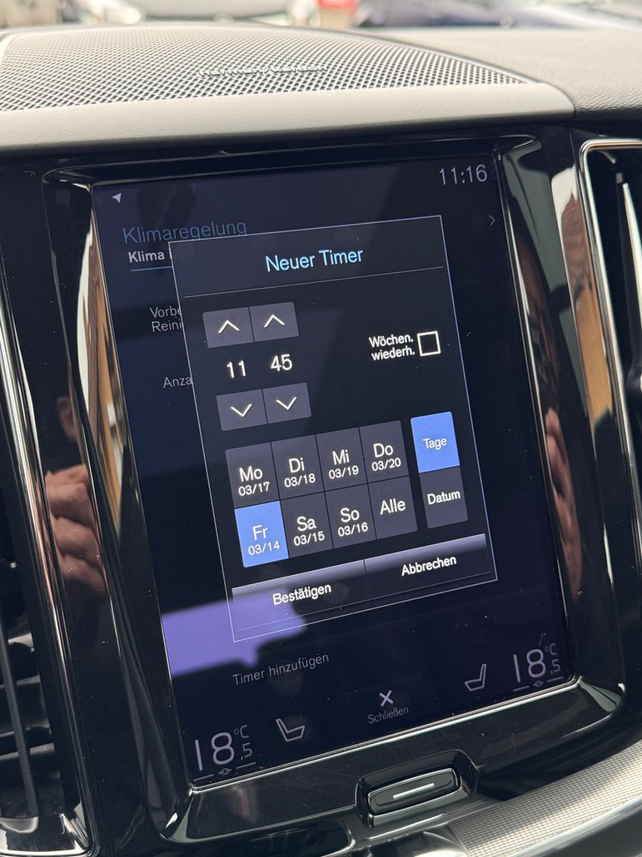 Volvo XC60 R Design AWD - Samsaru's Car Outlet
