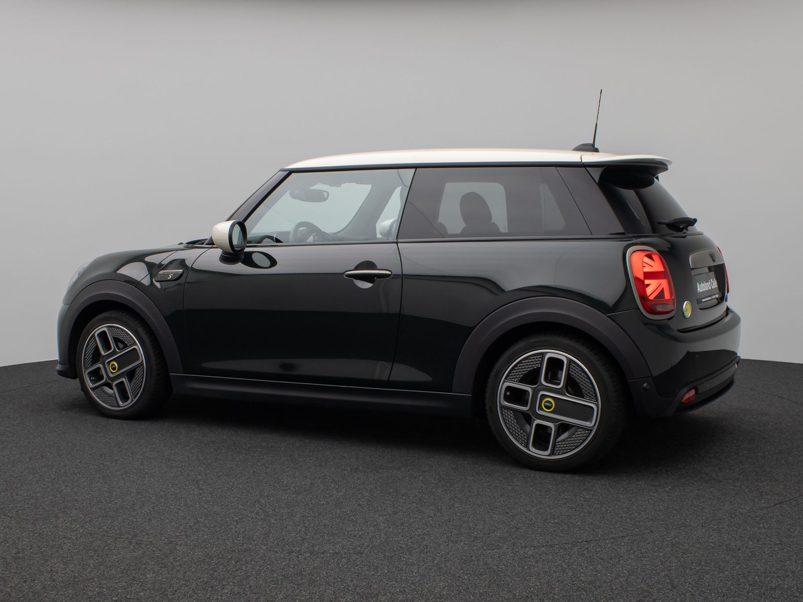 MINI COOPER SE Resolute Edition - Samsaru's Car Outlet