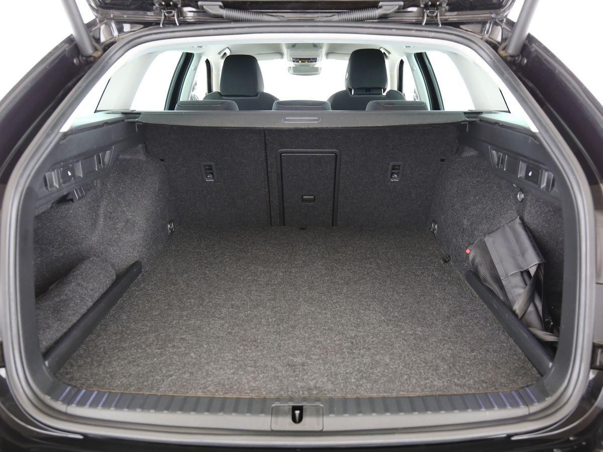 Skoda Octavia Combi Style iV - Samsaru's Car Outlet