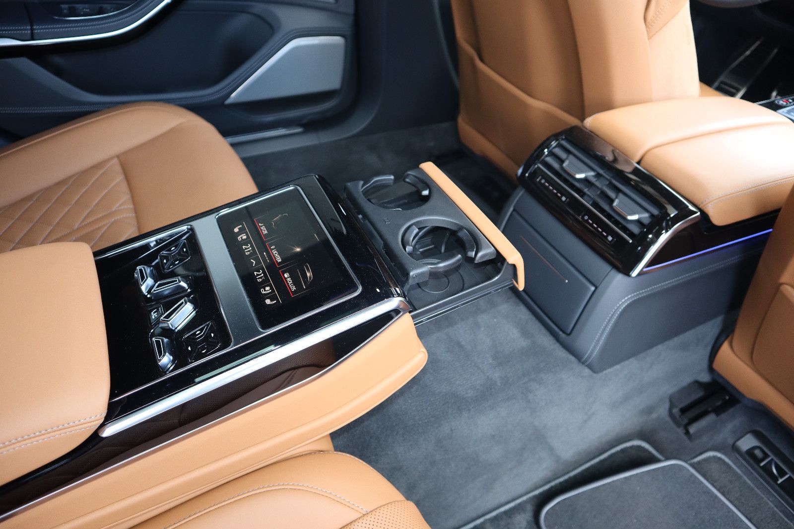 Audi A8L 60 TFSI V8 lang exclusive - Samsaru's Car Outlet