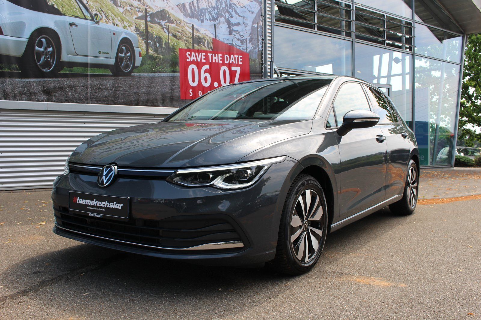 Volkswagen Golf VIII 2.0 TDI DSG Move - Samsaru's Car Outlet
