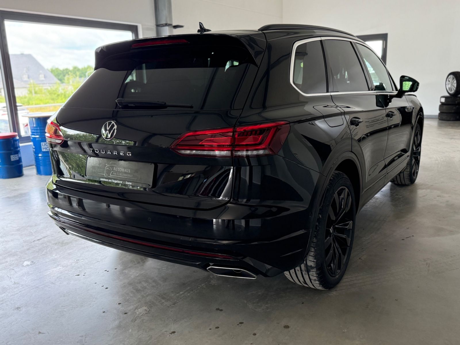 Volkswagen Touareg R-Line 4Motion - Samsaru's Car Outlet