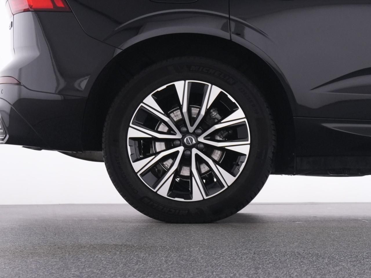 Volvo XC60 B5 AWD PLUS DARK AHK+H&KSOUND+PANO+MEMORY+