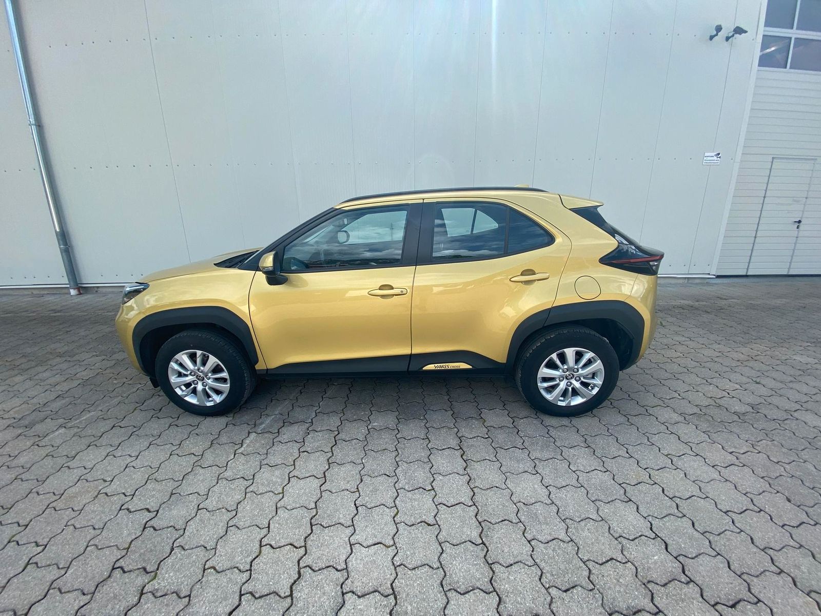 Toyota Yaris Cross 1.5 Hybrid AWD-i,SHZ,R-Cam,App-Co...