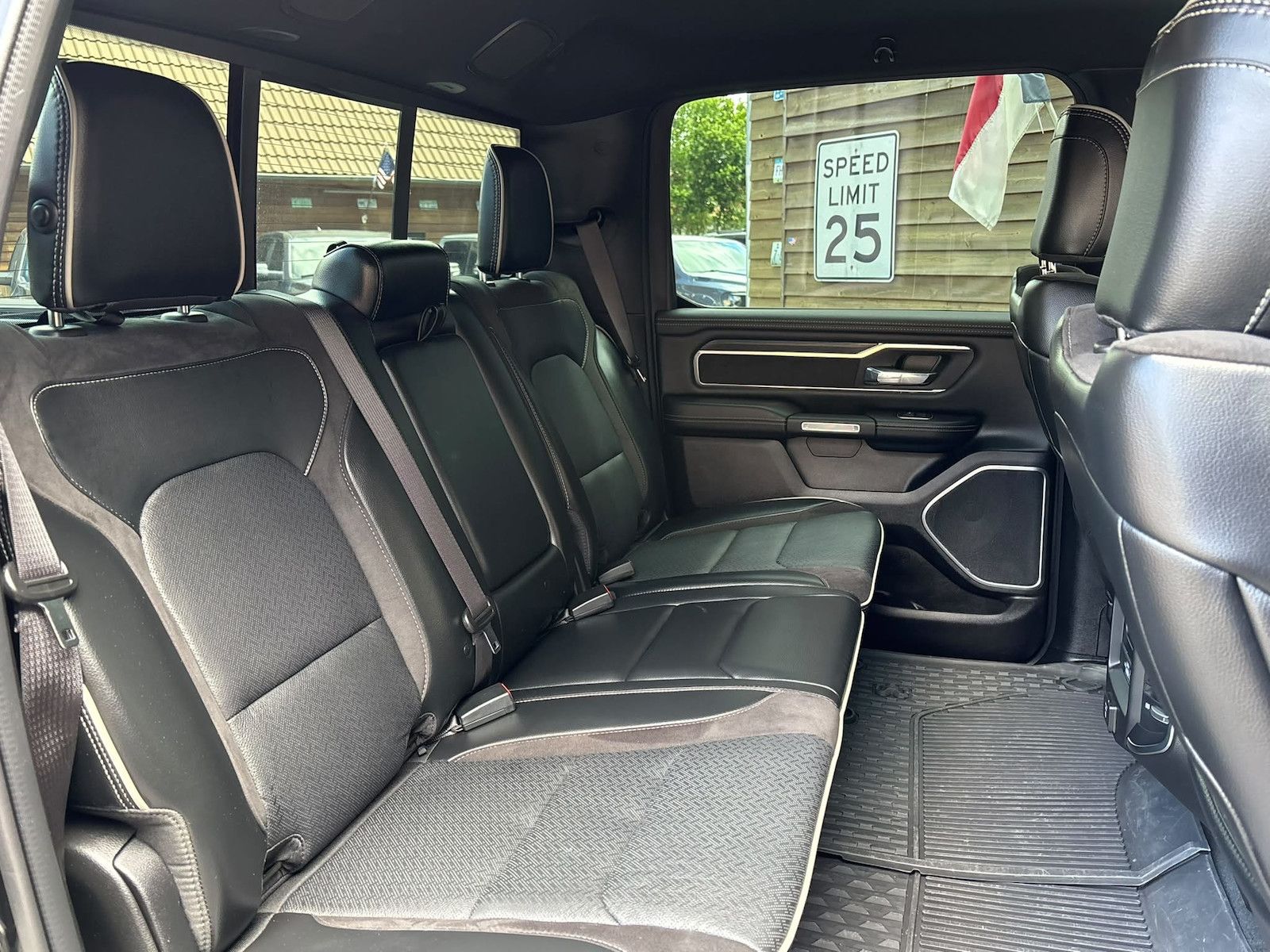 Dodge RAM 1500 Laramie Night Rambox 360° Alpine LPG