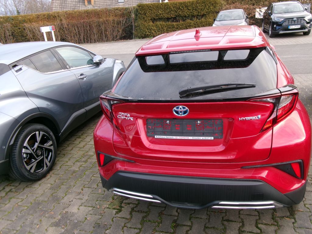 Toyota C-HR 2.0 Hybrid Team - Samsaru's Car Outlet