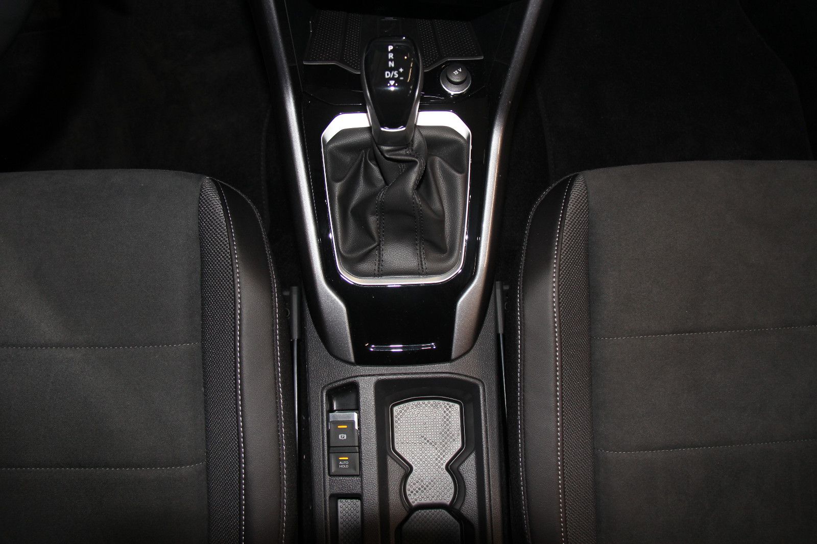 Volkswagen T-Roc Style 1.5 TSI DSG - Samsaru's Car Outlet